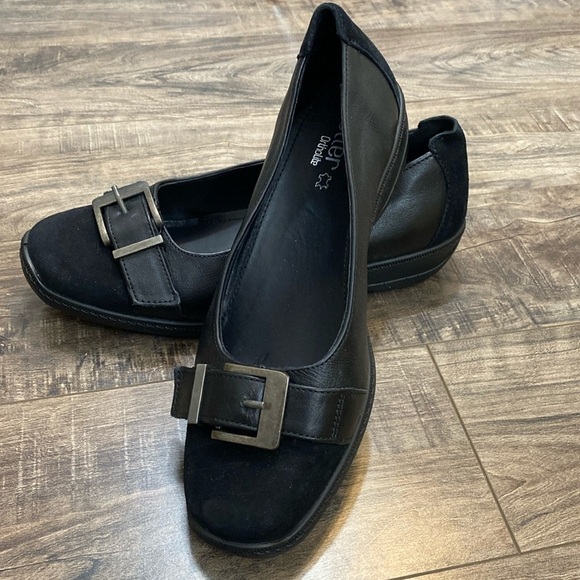 Hotter Trust Black suede and leather flat with buckle decoration size 9 Wide - Picture 1 of 6